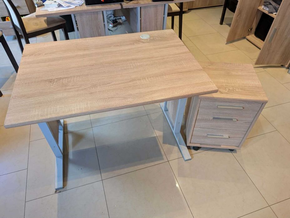 Małe biurko - meble biurowe