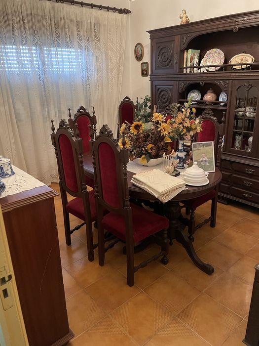 Mesa de jantar oval extensivel(cadeiras incluidas)