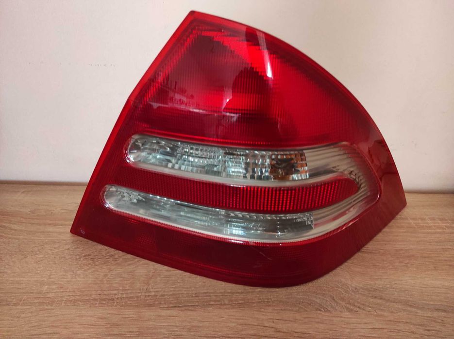 Lampa prawy tył Mercedes W203
