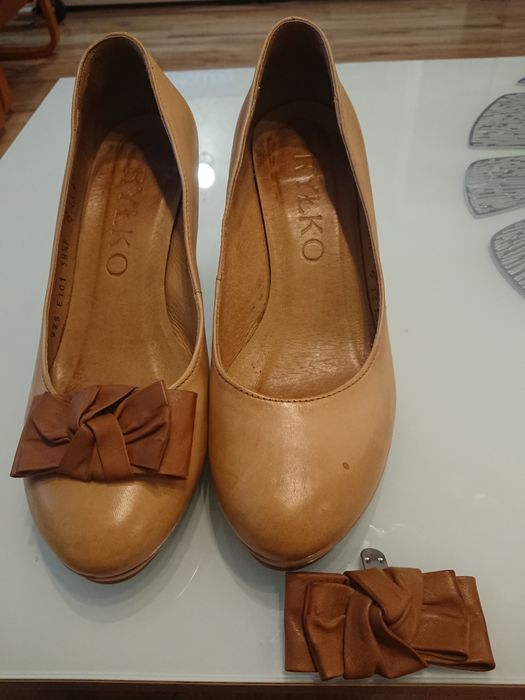 Buty damskie na obcasie RYŁKO