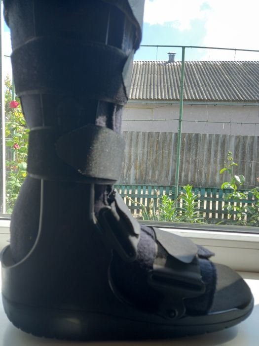 ОРТЕЗ на  голеностоп жесткий размер м 40-43