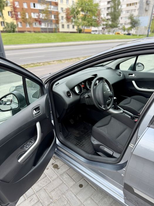 Продам офіційний Peugeot 308