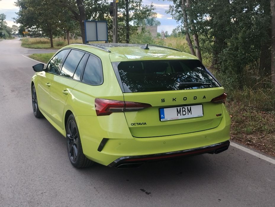 Skoda Octavia Vrs 2025 to wypożyczalnia wynajem MBM
