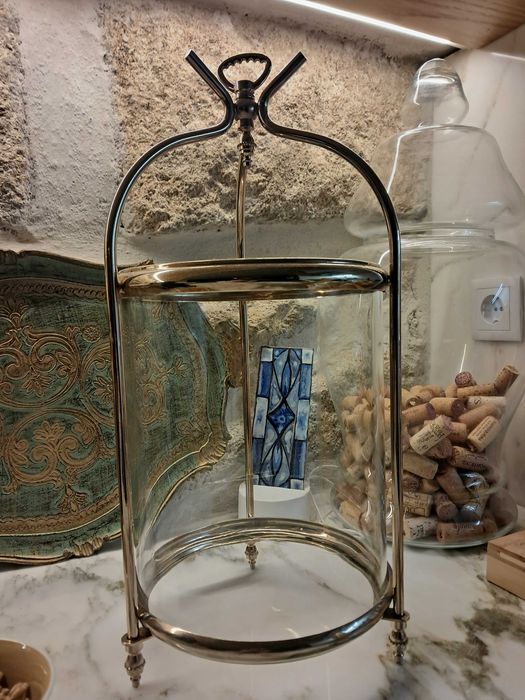 Campanula em vidro para vela, planta ou figura religiosa