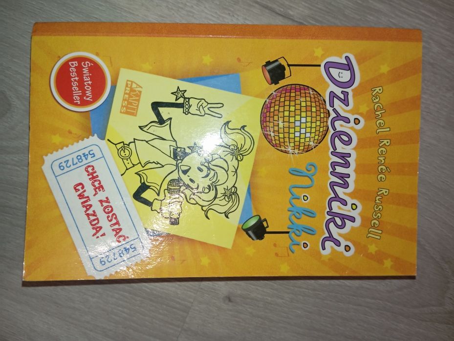 Trzy książki z serii "Dzienniki  Nikki" Rachel Renée Russell