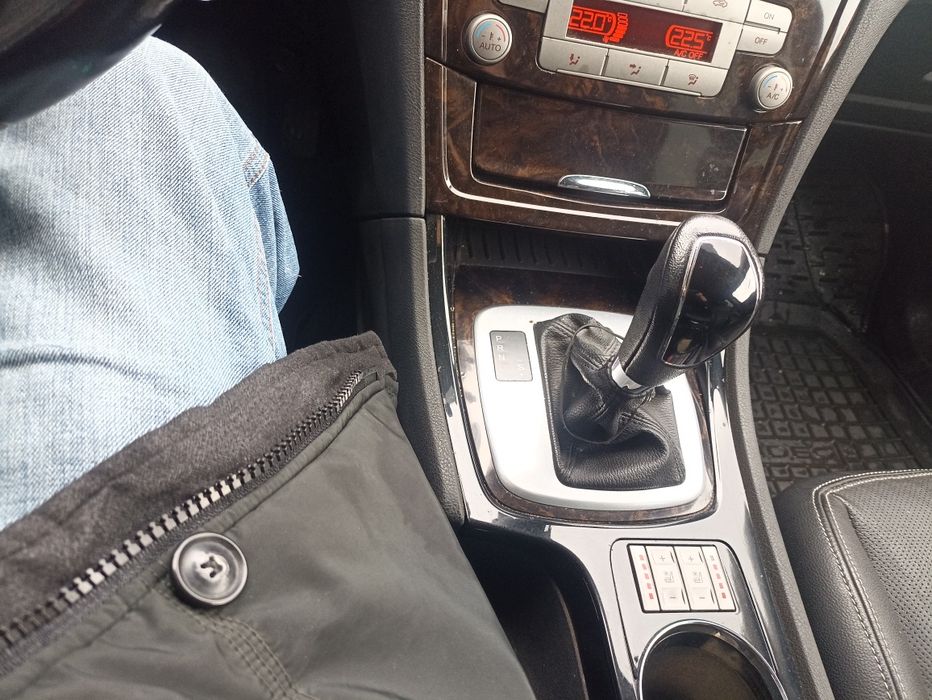 Продається машина  Ford