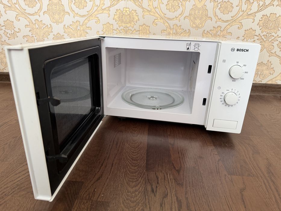 Мікрохвильова піч BOSCH HMT72M420, 800 Вт, 17 л, механічне керування