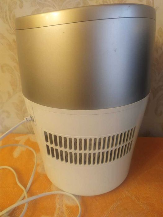 Продам зволожувач повітря Philips HU4813.