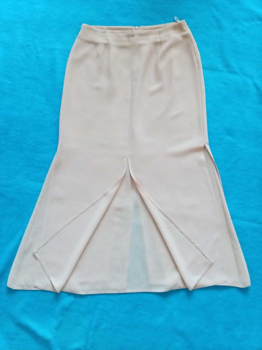 Длинная юбка бежевого цвета (спідниця)