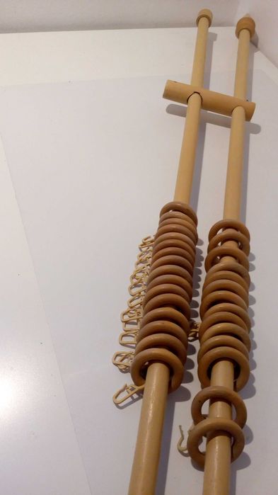 Drewniany karnisz 2 m długości wraz z żabkami