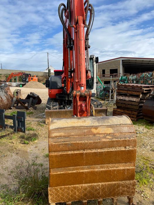 Escavadora KUBOTA KX080-3