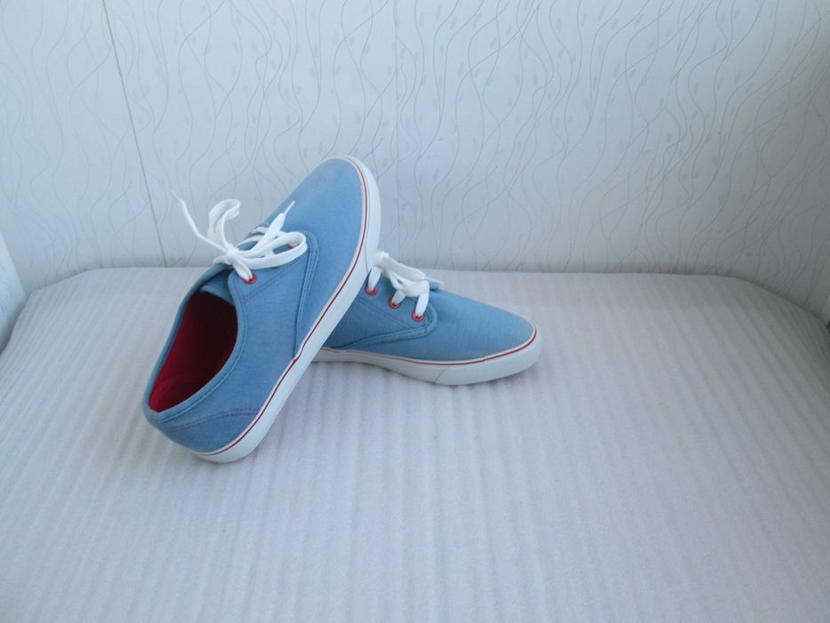 Кеды,мокасины женские р.40-41 стелька 26см новые кроссовки.