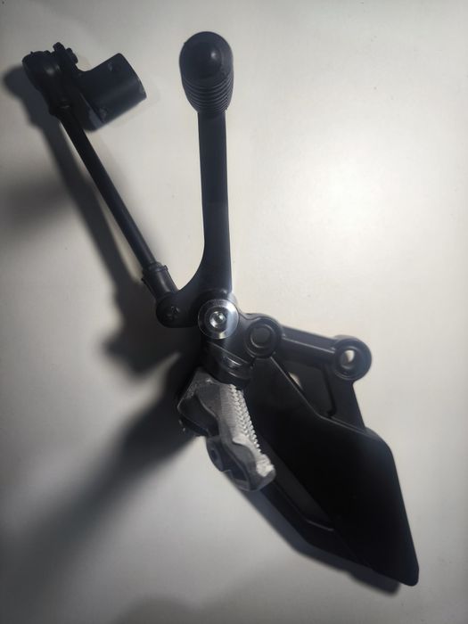 Ліва підніжка мотоцикла