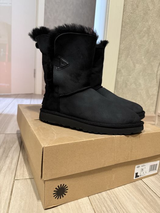 Сапоги UGG us 7 EU 38