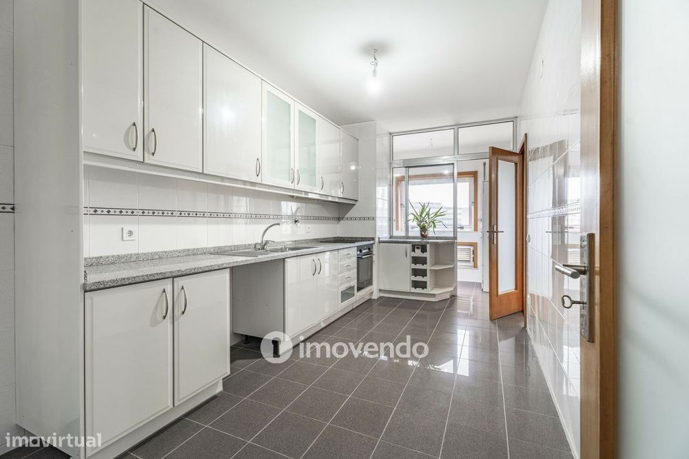 Apartamento T3 exclusivo e pronto a habitar, com garagem, na Maia