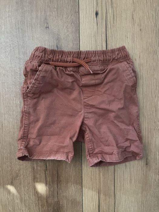 Krotkie spodenki chlopiece r. 86