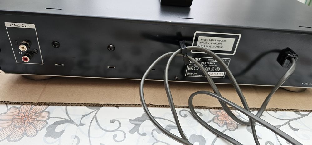 Sony Leitor CDP 311 com comando.