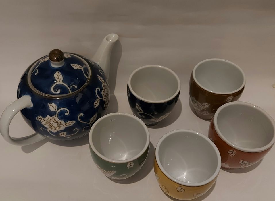 Small exotic tea set64550902993537124