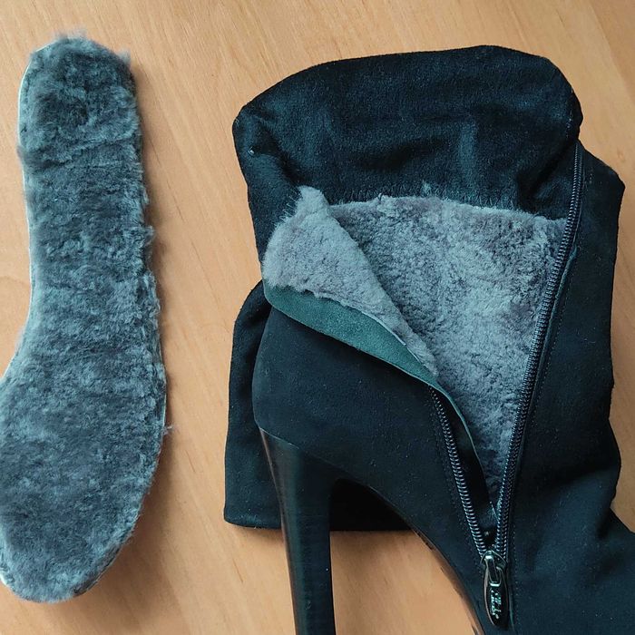 Замшевые ботфорты ELLENKA на платформе