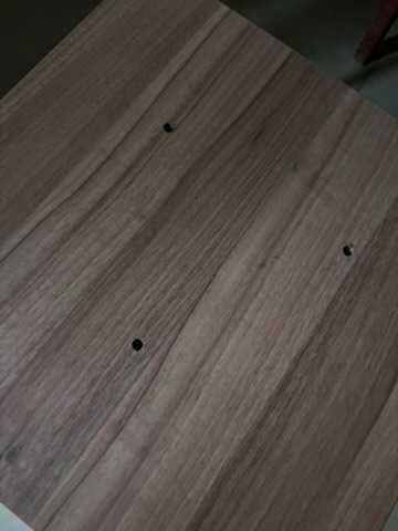 Mesa de apoio com pés pretos 50x50