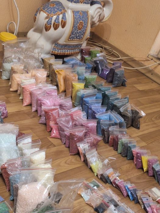 Продам бісер різного кольору