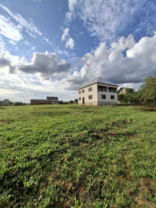 Продам будинок в с.Осій Хустського району на земельні ділянці 21 сот.