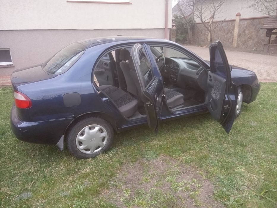 Ланос автомобіль