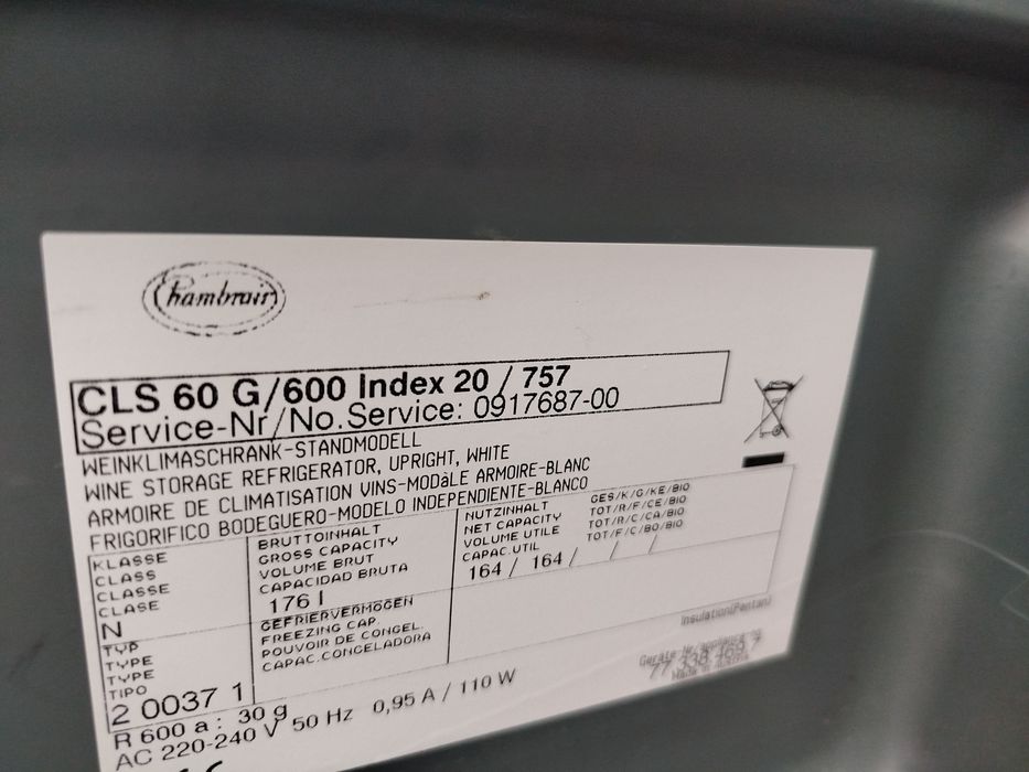 Барний холодильник,вітрина.