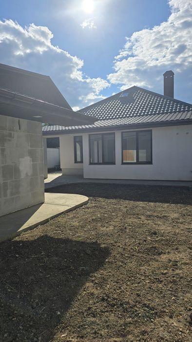 Продам одноэтажный дом с новым ремонтом, летней кухней и подвалом, Золотая горка, пер. Перова