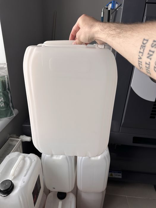 Каністра 20 літрів