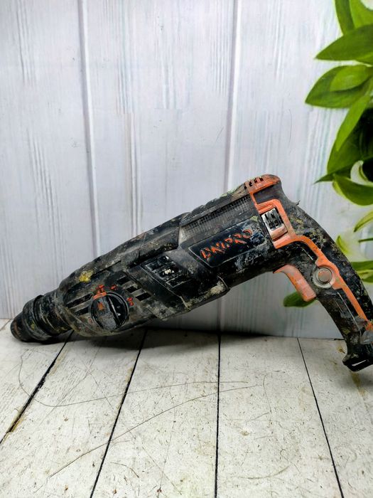 Перфоратор Dnipro M rh100q