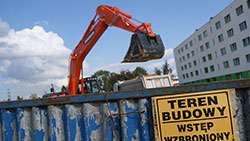 wywóz gruzu, odpadów budowlanych, sprzątanie działek, transport HDS