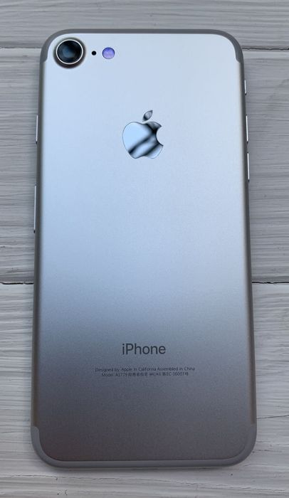 .Apple iPhone 7.