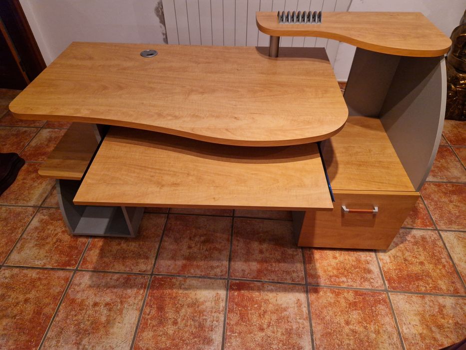 Secretária para escritório ou quarto de estudante