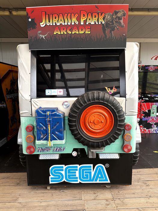 Maquina arcade "Lets go jungle" da sega,  ate 2 jogadores com cabine, usada.