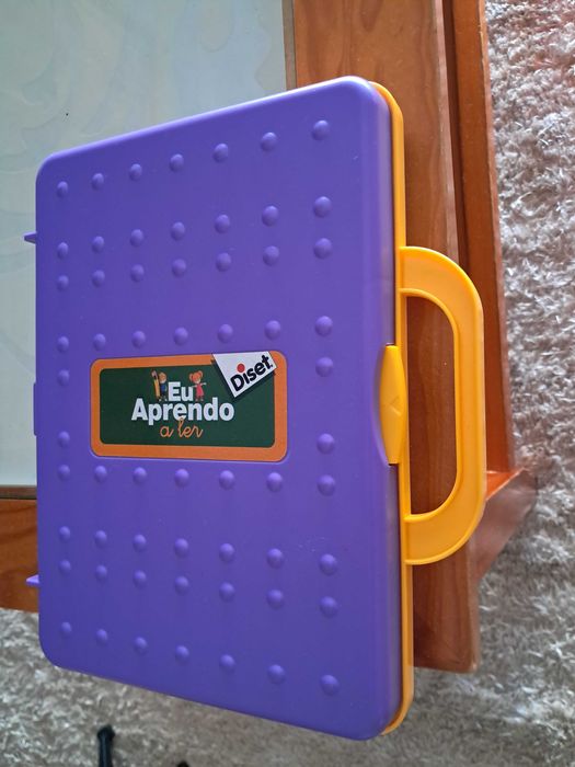 Brinquedos para criança ,torre grua , cavalinho chicco ,jogo diset ,bancada ferramentas, bateria interativa