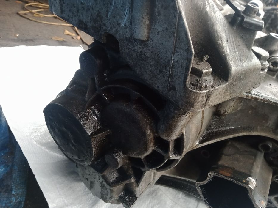 Коробка механика 6-ти ступка на Volkswagen Sharan