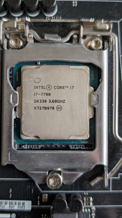Процесор Intel Core i7-7700