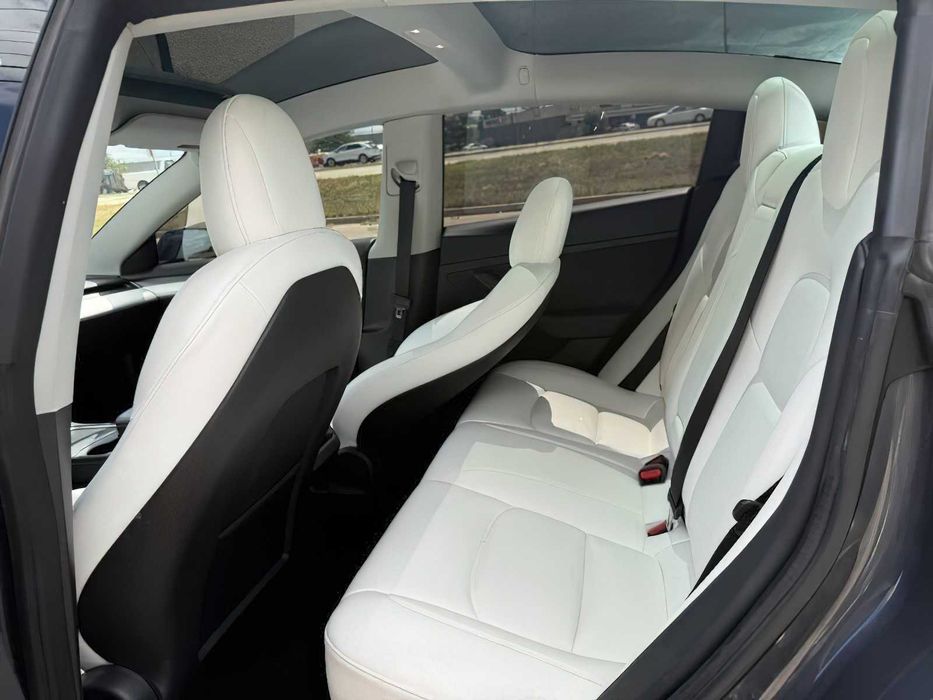 Tesla Model 3 Long Range      2022
