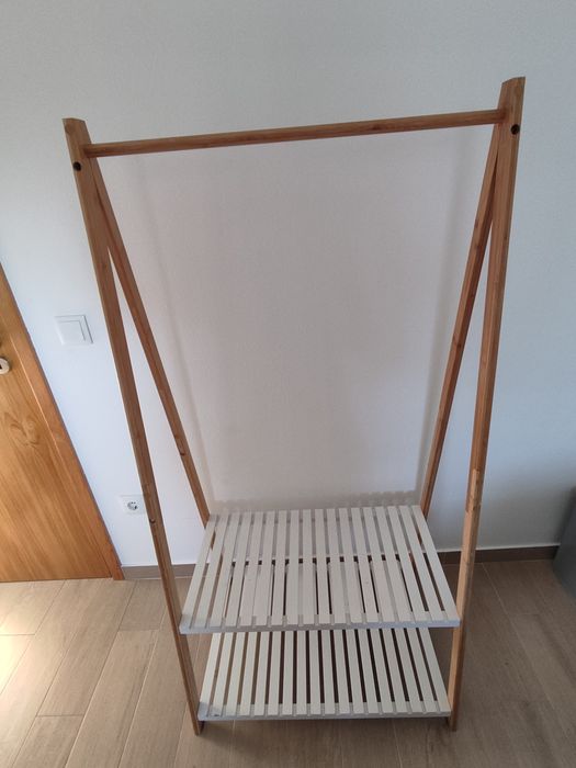 Cabide em bambú e madeira pintada