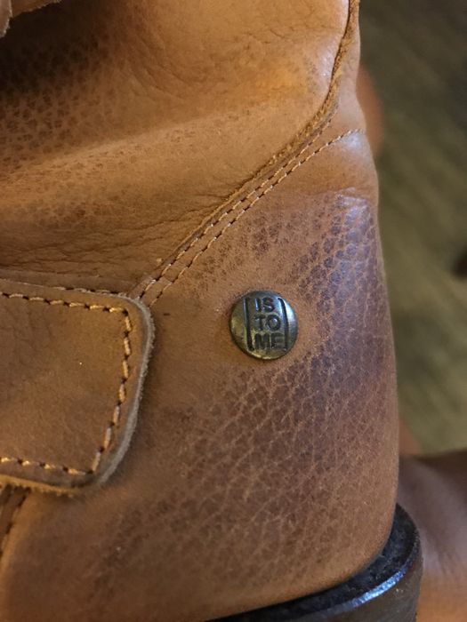 Botins castanhos usados duas vezes