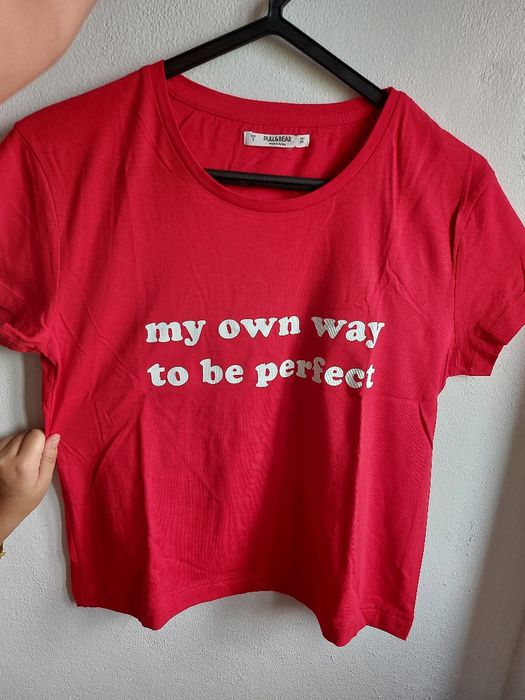 T shirt vermelha pull&bear tamanho S64284168237313121