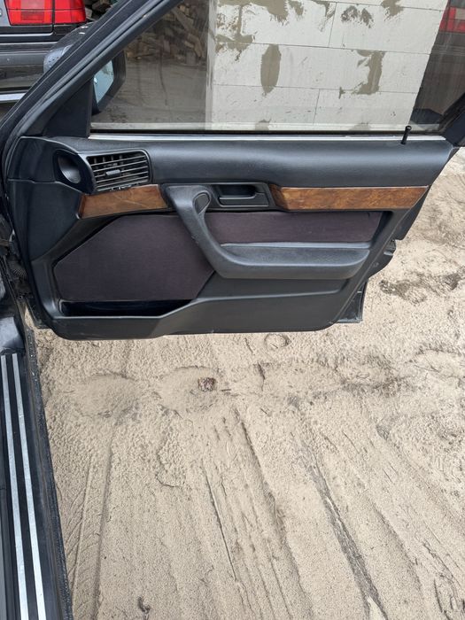 Продам дверные карты рестайлинг е34/е32/е46