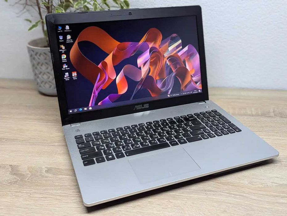 Asus N56VZ\15,6FHD\i7-3610QM\8GB DDR3\SSD128\GeForceGT650M 2GB