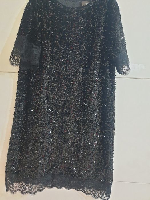 Sukienka  czarna  cekiny