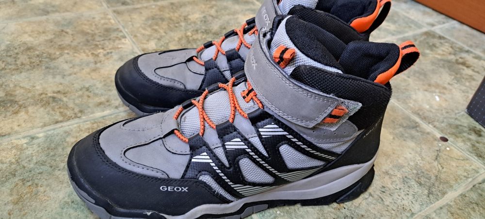 Ботінки geox  на хлопчика 39 р