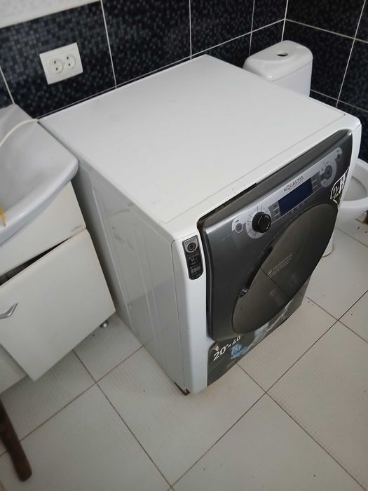 Продам стиральную машинку аристон