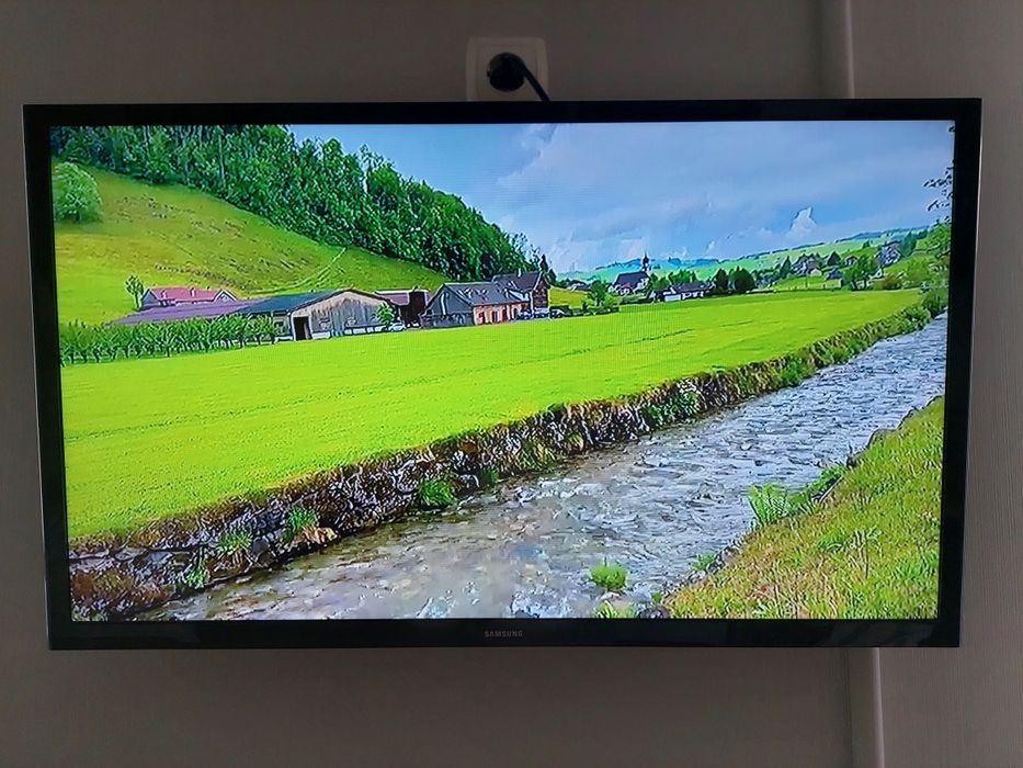 Продам телевизор SAMSUNG ue32j4500ak smart TV