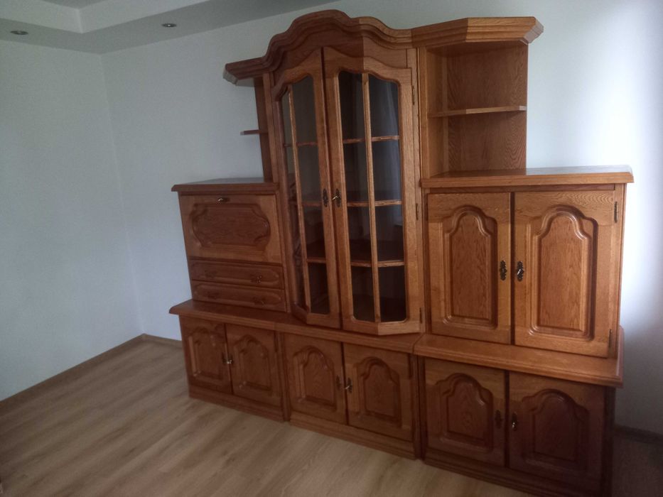 Witryna dębowa do salonu