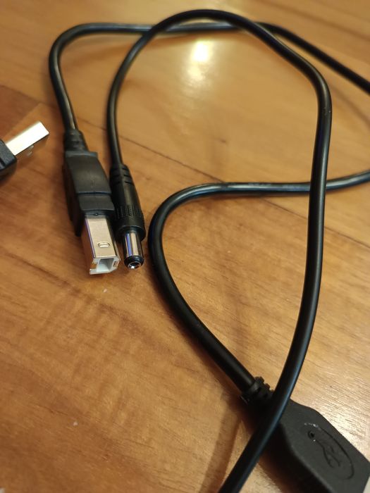 Zewnętrzny napęd CD/DVD z kompletem kabli